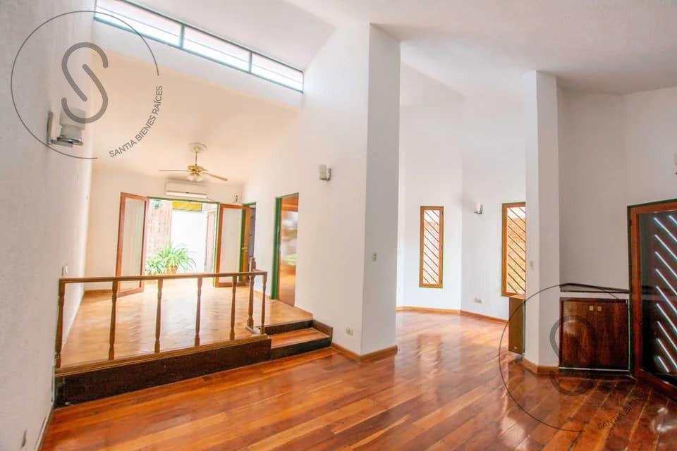Foto de Venta Casa 4 dorm - Zona Cerro de las Rosas, imagen 1