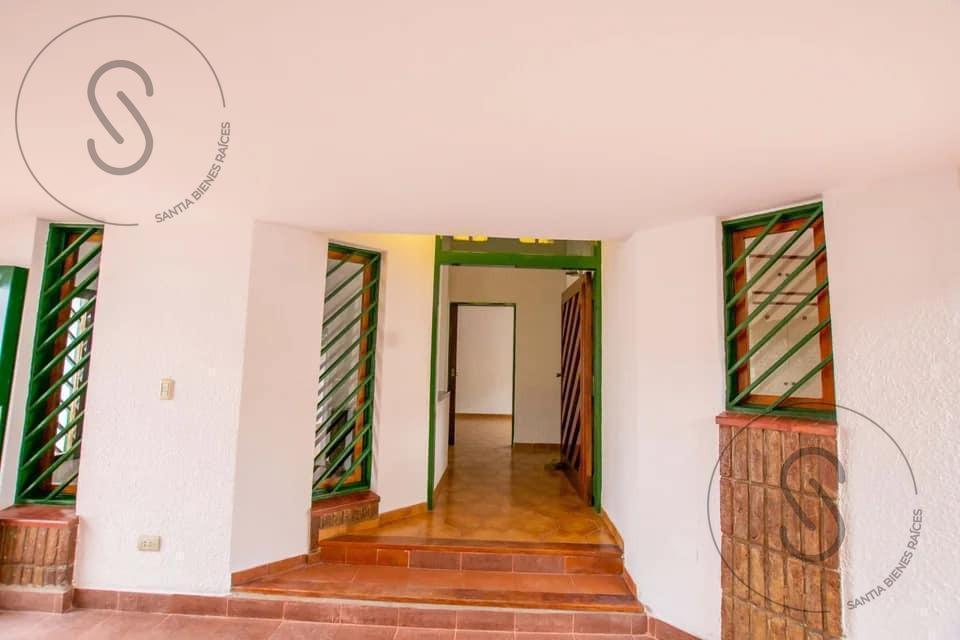 Foto de Venta Casa 4 dorm - Zona Cerro de las Rosas, imagen 4