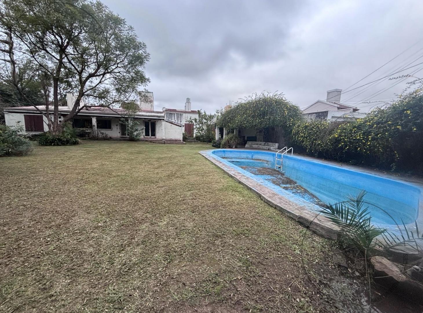 Foto de CASA A REFACCIONAR - TERRENO APTO DUPLEX EN JARDIN CLARET, imagen 1