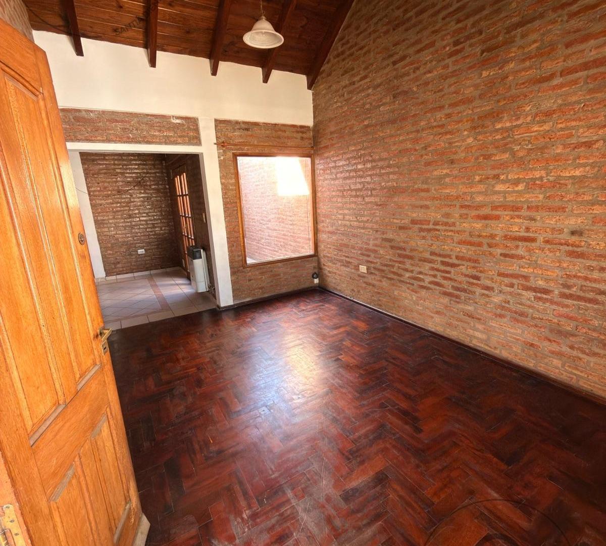 Foto de Venta casa en Villa Belgrano, 4 dormitorios con Pileta, imagen 2