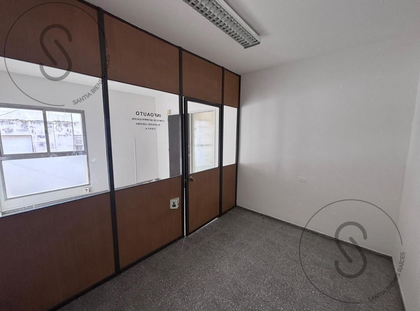 Foto de OFICINA EN VENTA PASEO SANTA CATALINA, imagen 2