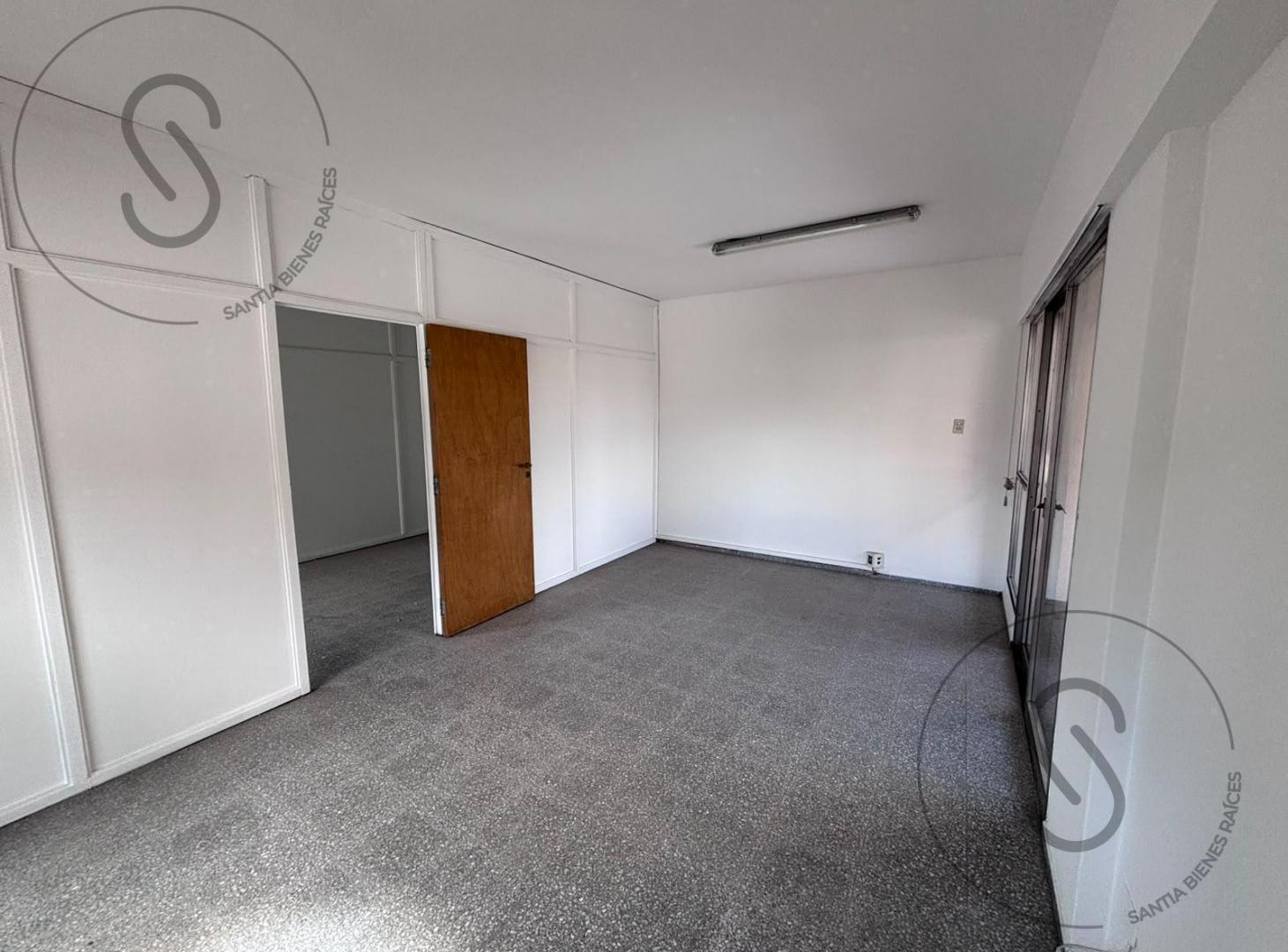 Foto de OFICINA EN VENTA PASEO SANTA CATALINA, imagen 1