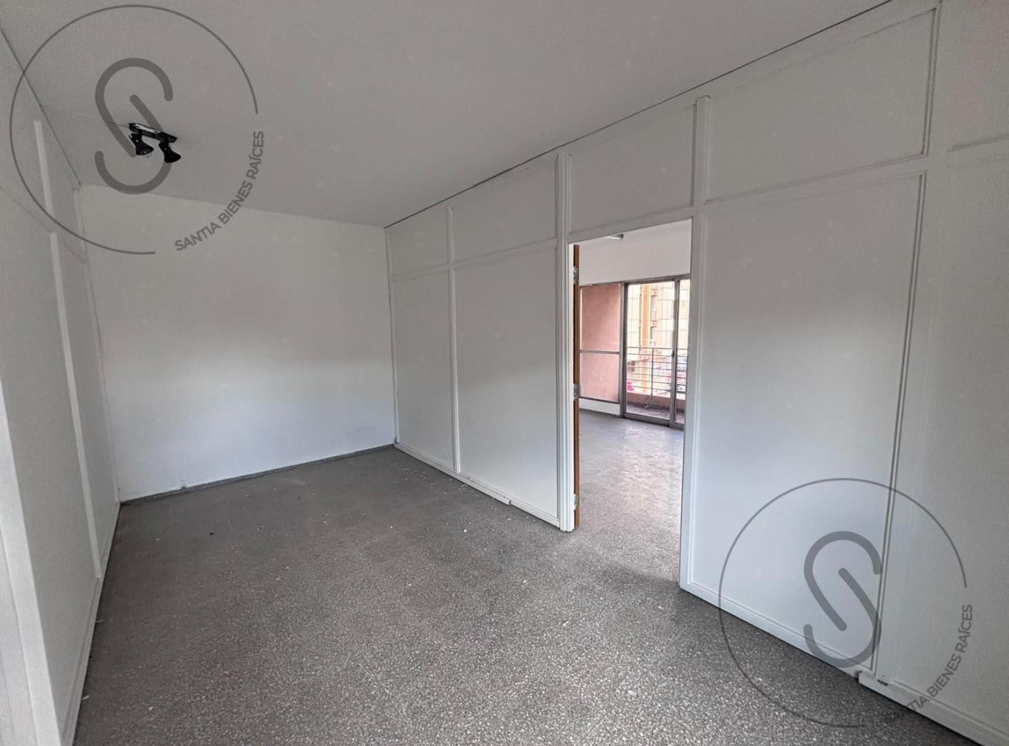 Foto de OFICINA EN VENTA PASEO SANTA CATALINA, imagen 3