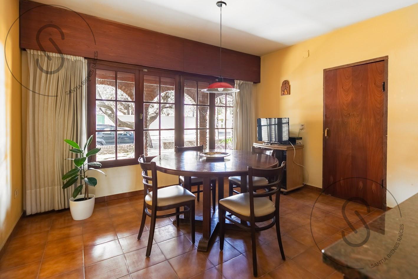Foto de CASA EN VENTA DE 4 DORMITORIOS CON PATIO EN VILLA BELGRANO, imagen 3