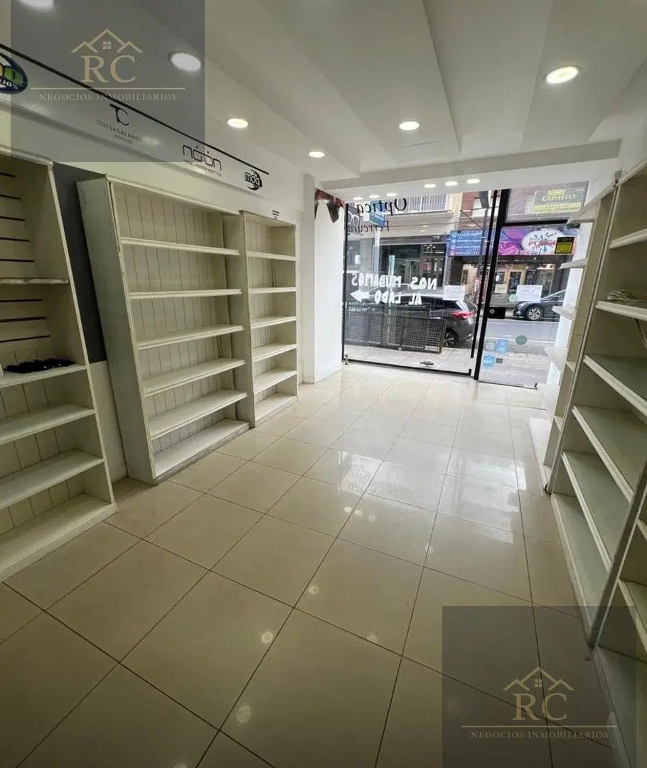 EXCELENTE LOCAL con entrepiso en Gorriti 185. Centro de Lomas de Zamora 3
