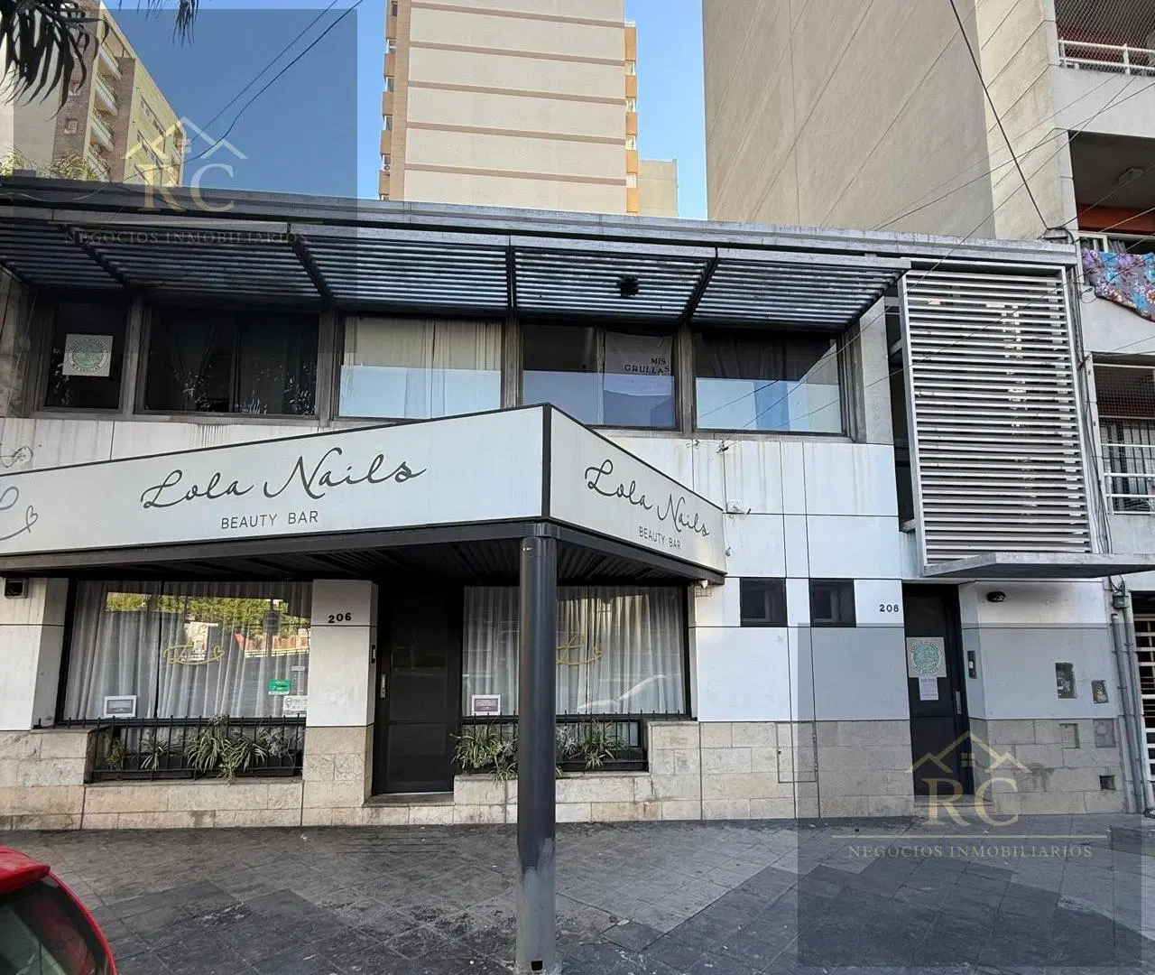 Venta local comercial 2 plantas independientes. Doble renta potencial . Multiples destinos. 5