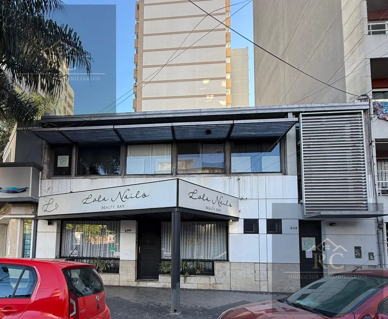 Venta local comercial 2 plantas independientes. Doble renta potencial . Multiples destinos. 4