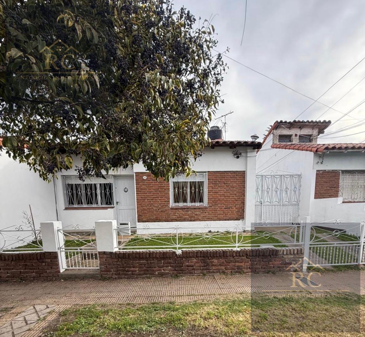 Foto de Casa en venta al frente con garage en zona Barrio Nuevo .Banfield, imagen 2