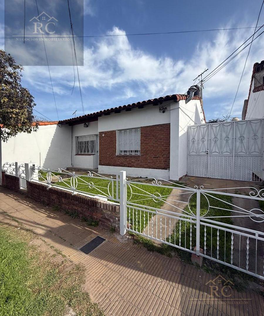 Foto de Casa en venta al frente con garage en zona Barrio Nuevo .Banfield, imagen 4