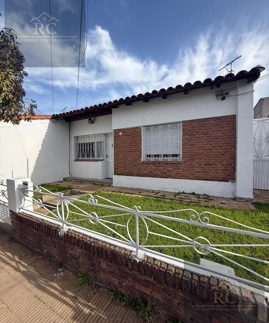 Foto de Casa en venta al frente con garage en zona Barrio Nuevo .Banfield, imagen 3