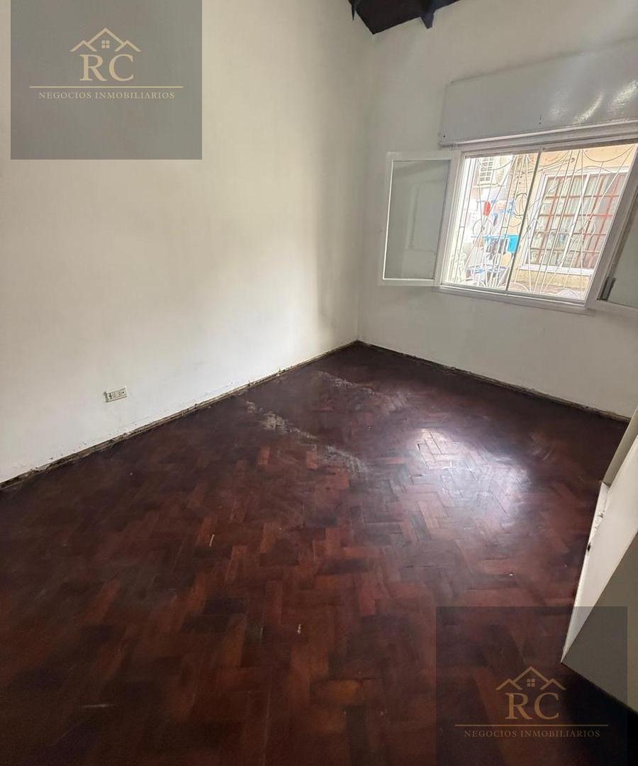 Foto de Casa en venta al frente con garage en zona Barrio Nuevo .Banfield, imagen 1