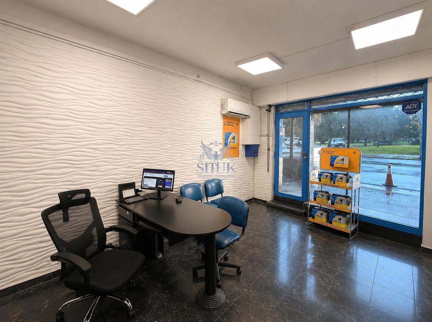 Foto de VENTA LOCAL COMERCIAL SIN EXPENSAS EN BARRACAS - POSIBLE COMPRA LOCAL, imagen 2