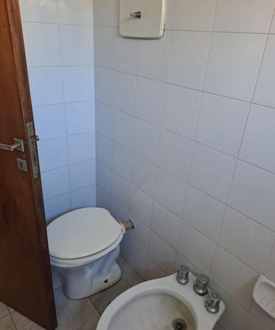 Foto de 24 MESES SEMIPISO A LA CALLE CON BALCÓN, muy bueno la perla centro, imagen 5
