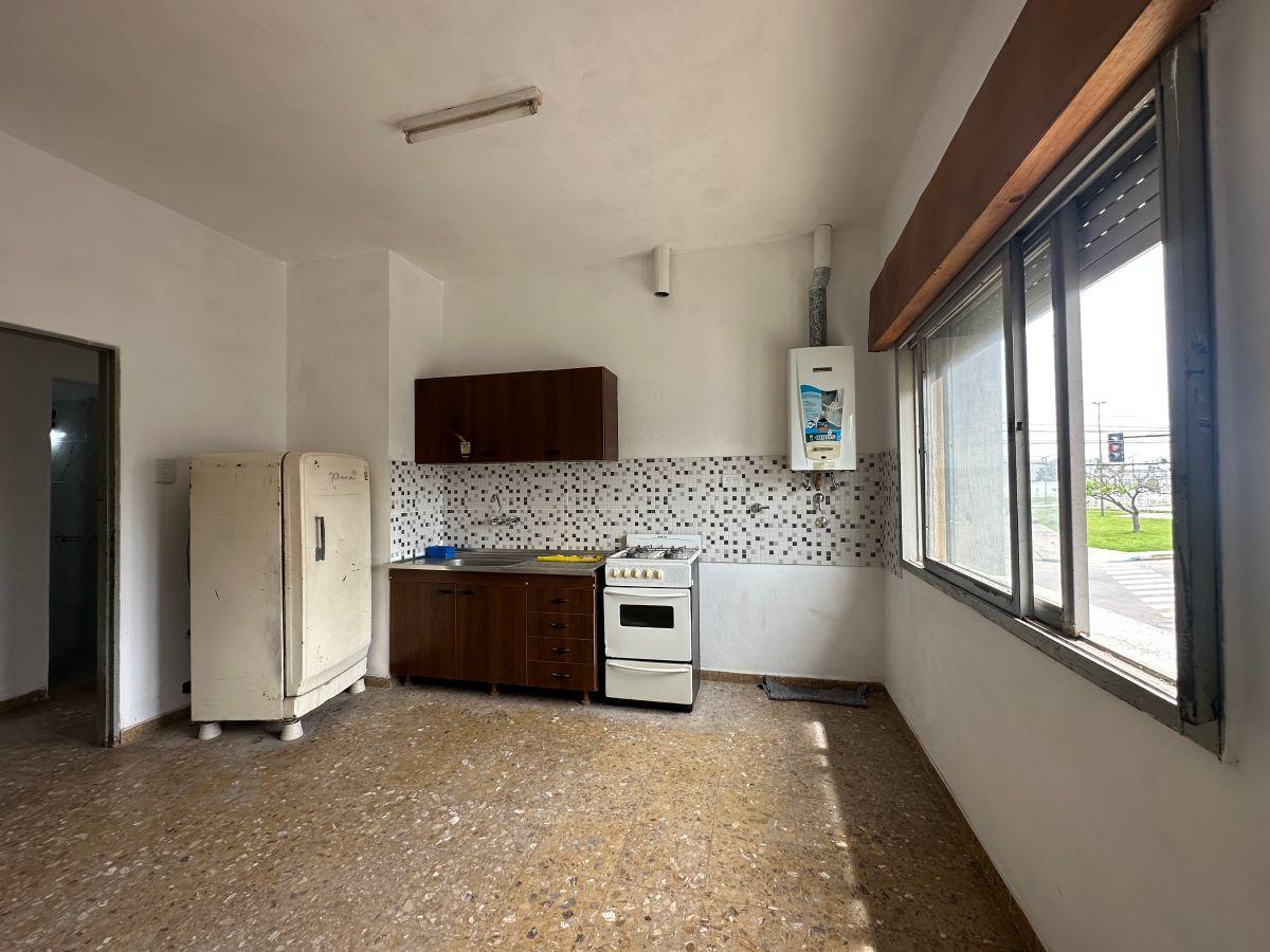 Foto de AMPLIA CASA DOS DORMIRORIOS EN ALQUILER ALMAFUERTE Y SABIN, imagen 5