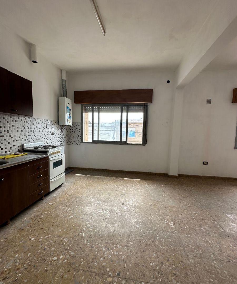 Foto de AMPLIA CASA DOS DORMIRORIOS EN ALQUILER ALMAFUERTE Y SABIN, imagen 4