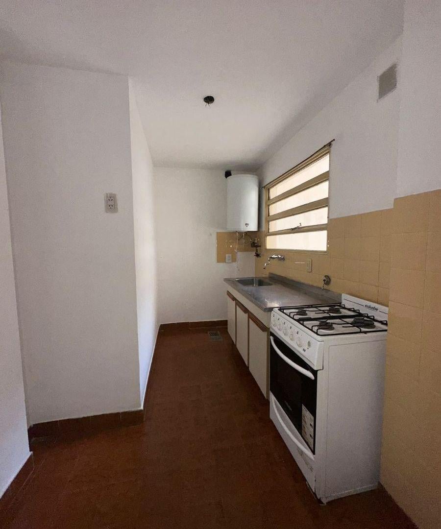 Foto de ALQUILER DPTO. 1 AMBIENTE CON PATIO BUENOS AIRES Y MONTEVIDEO, imagen 5