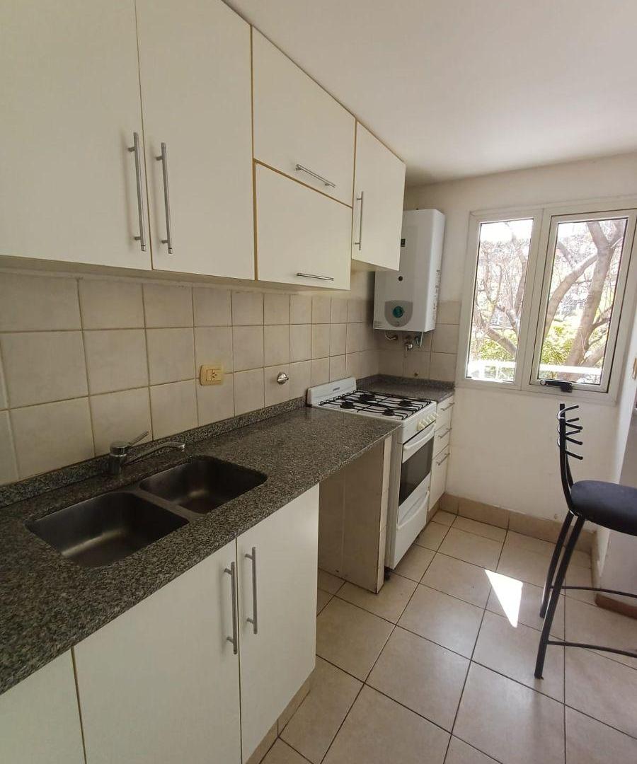 Foto de Departamento de 50 m² con 2 ambientes en alquiler en Centro, imagen 1