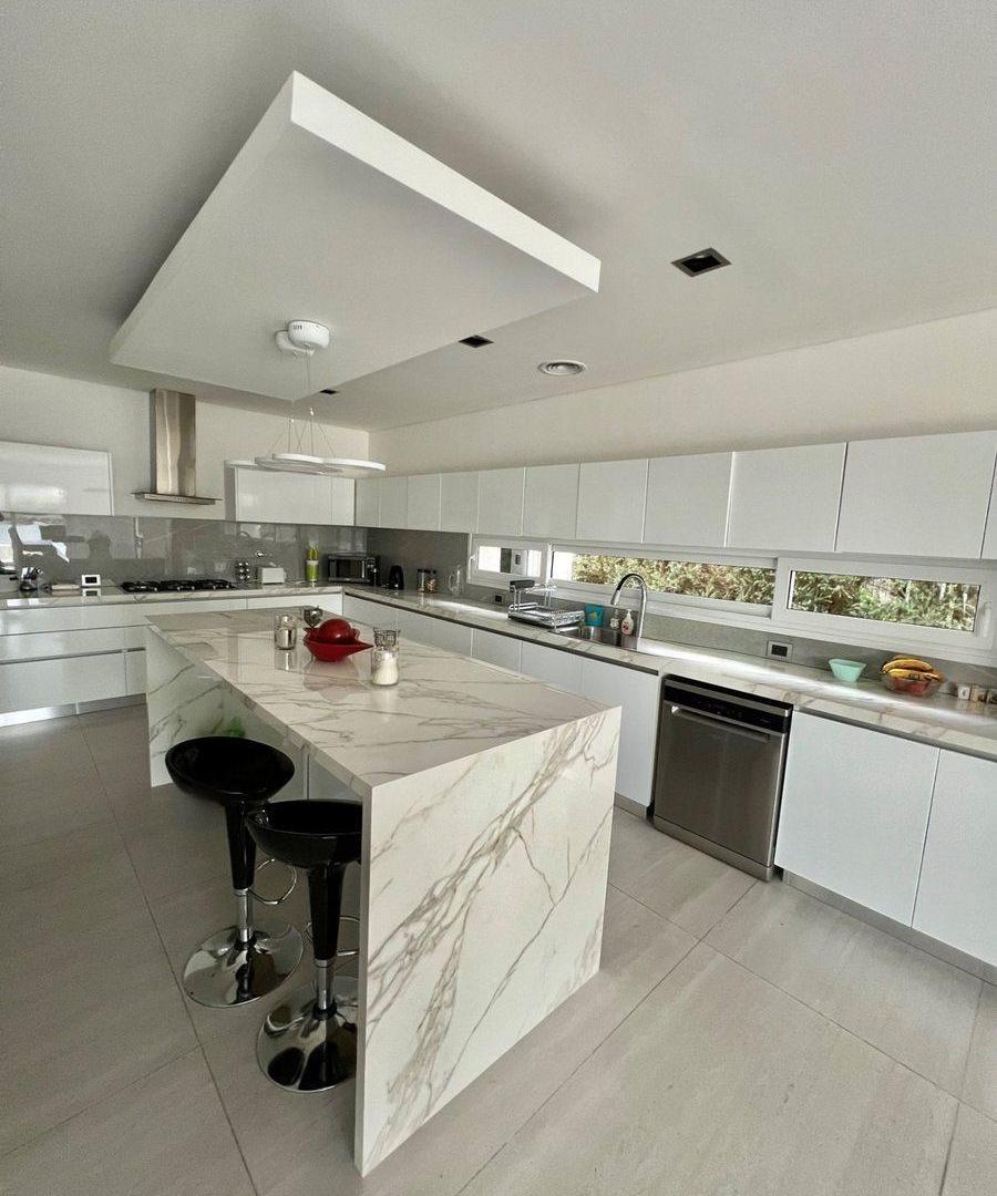 Venta casa al lago barrio El Golf, Nordelta