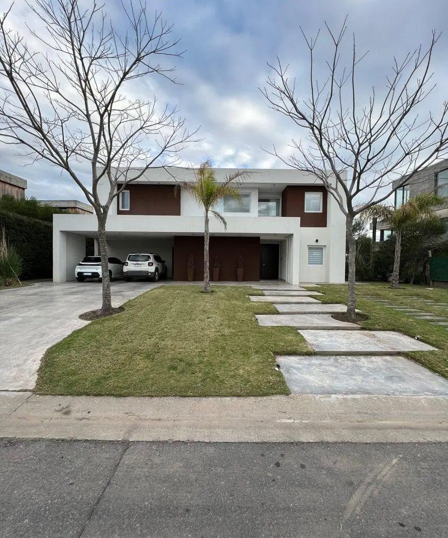 Venta casa al lago barrio El Golf, Nordelta 4