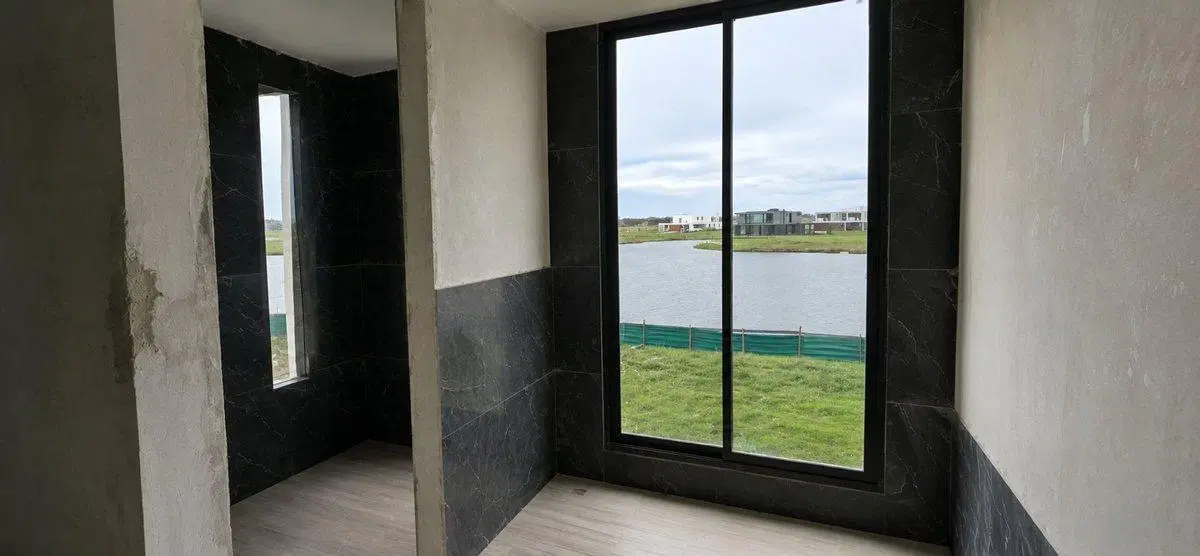 Casa en Venta a Estrenar en barrio Amarras 2