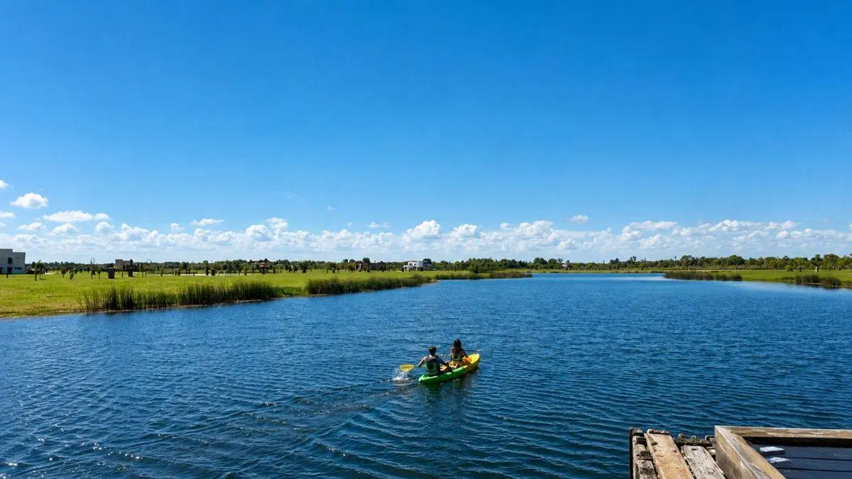 LOTE EN VENTA 855 M² AL AGUA EN EL NAUDIR, ESCOBAR 2