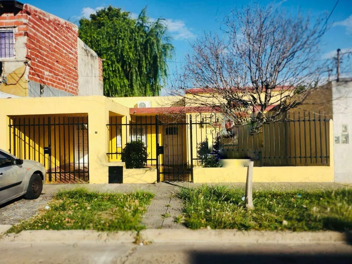 VENTA OPORTUNIDAD!! CASA 4 AMBIENTES MORON 3