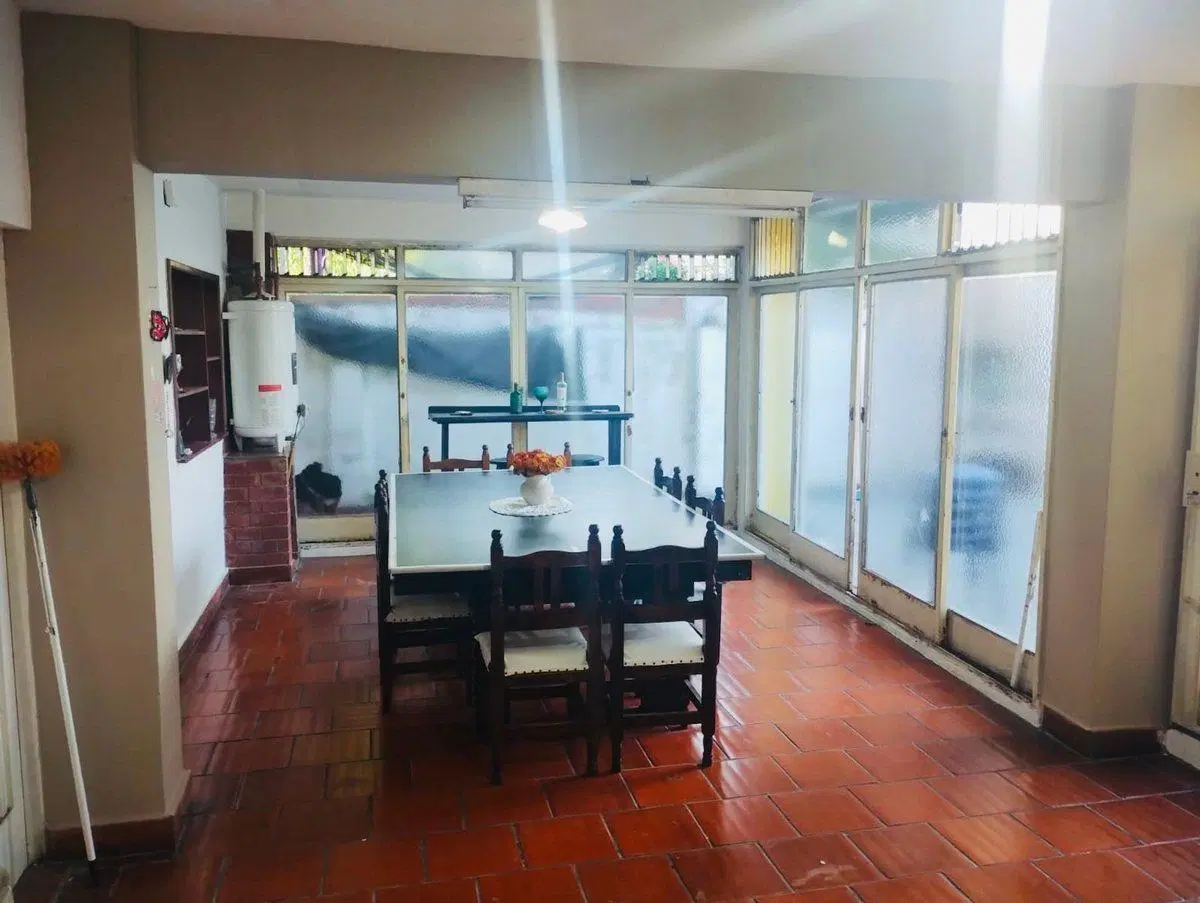 VENTA OPORTUNIDAD!! CASA 4 AMBIENTES MORON 4
