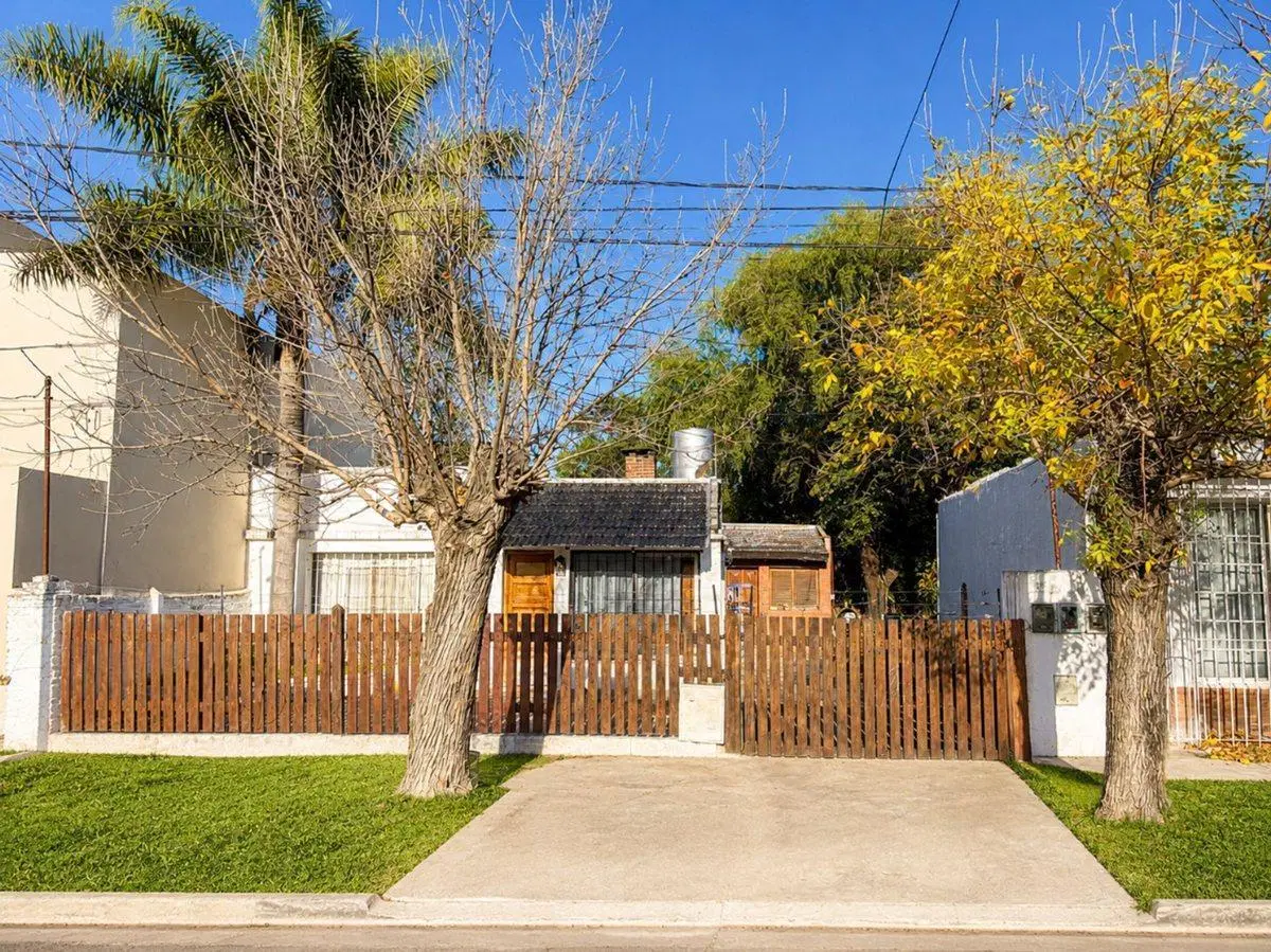 Casa en Matheu DOBLE LOTE+3 MONOAMBIENTES (Renta). 4