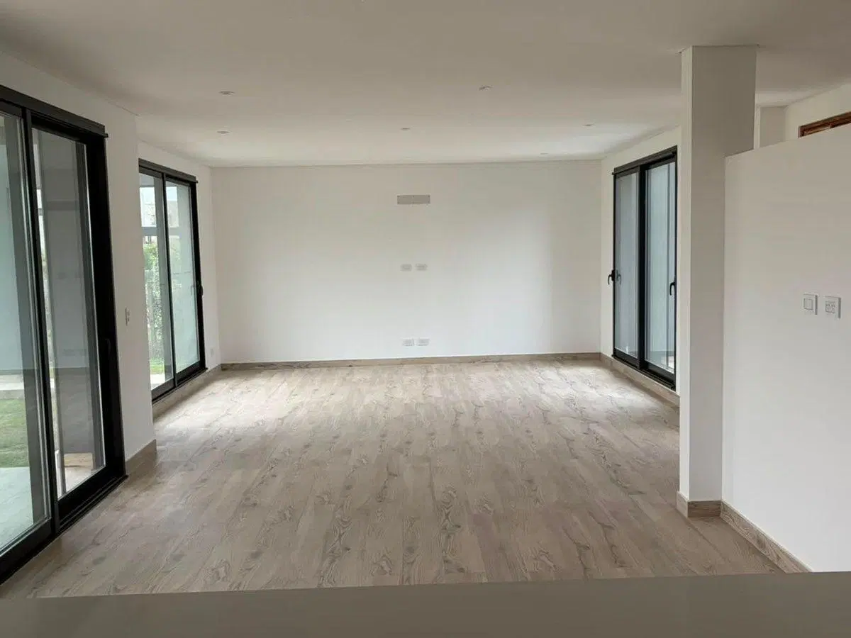 Moderna casa en  El Cantón, con vista al Golf 5