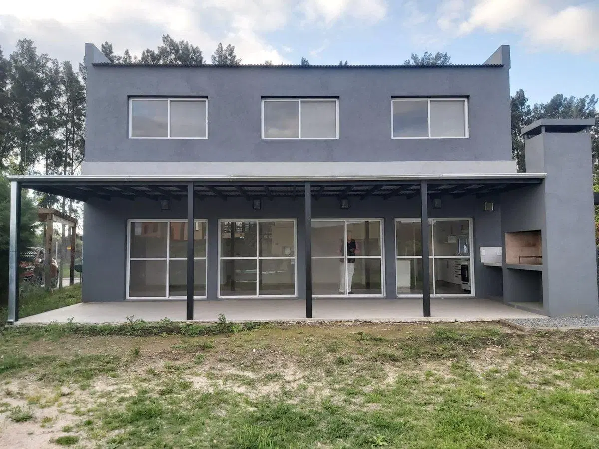 VENTA CASA 5 AMB DOBLE COCHERA PILAR DEL ESTE 5