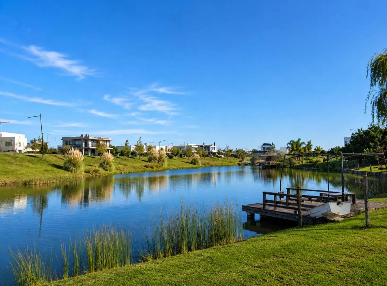 Casa en El Canton con costa de lago 4