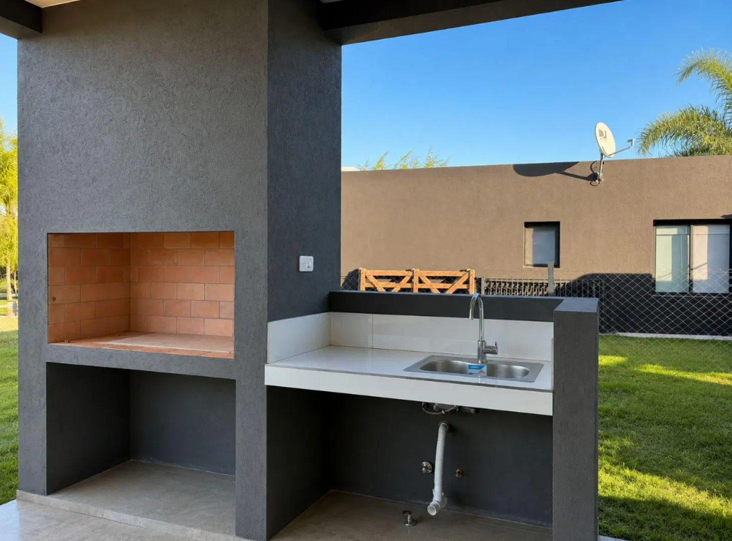 Casa en El Canton con costa de lago 3