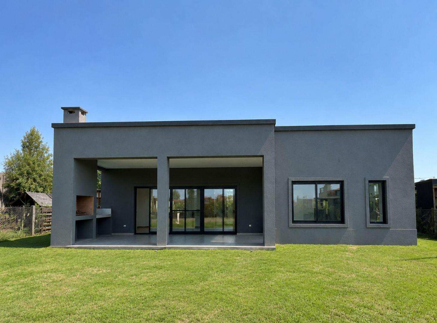 Casa en El Canton con costa de lago