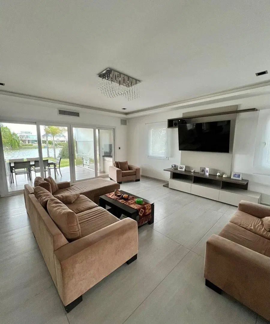 Venta casa al lago barrio El Golf, Nordelta 4