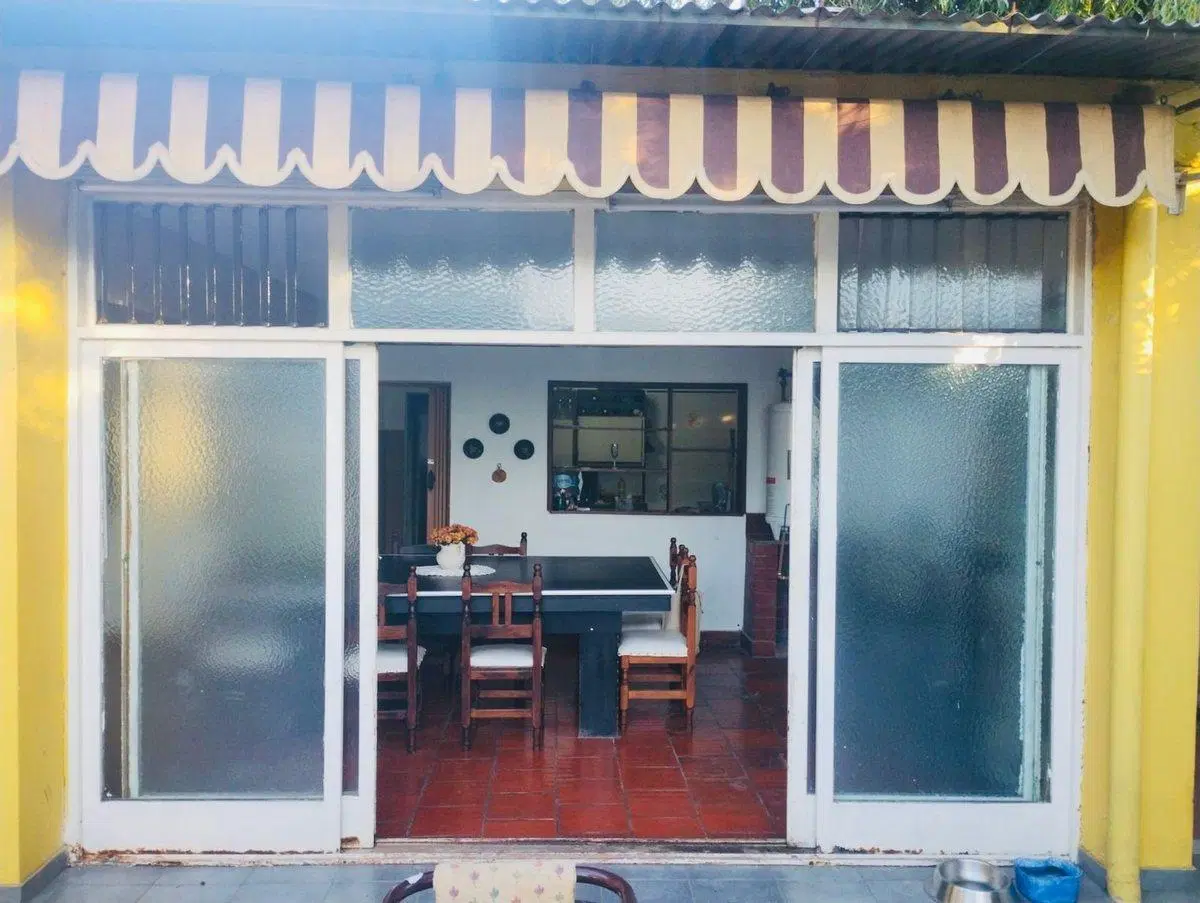 VENTA O PERMUTA CASA 4 AMBIENTES MORON 5