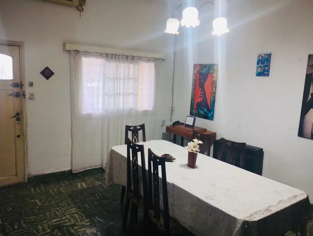 VENTA O PERMUTA CASA 4 AMBIENTES MORON 8