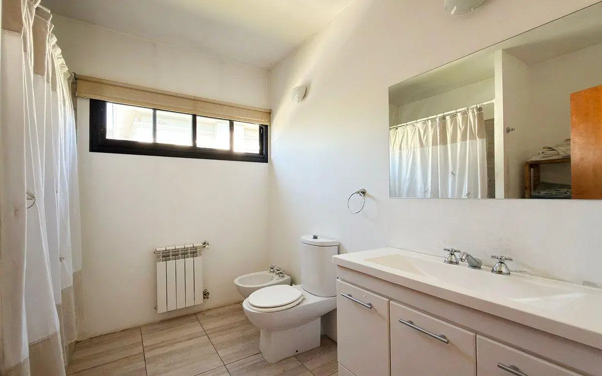 VENTA CASA 5amb B. SAN ISIDRO LABRADOR,DIQUE LUJAN 5