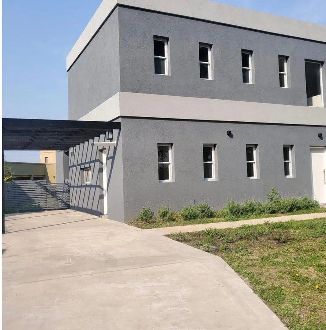 VENTA CASA 5 AMB DOBLE COCHERA PILAR DEL ESTE 2