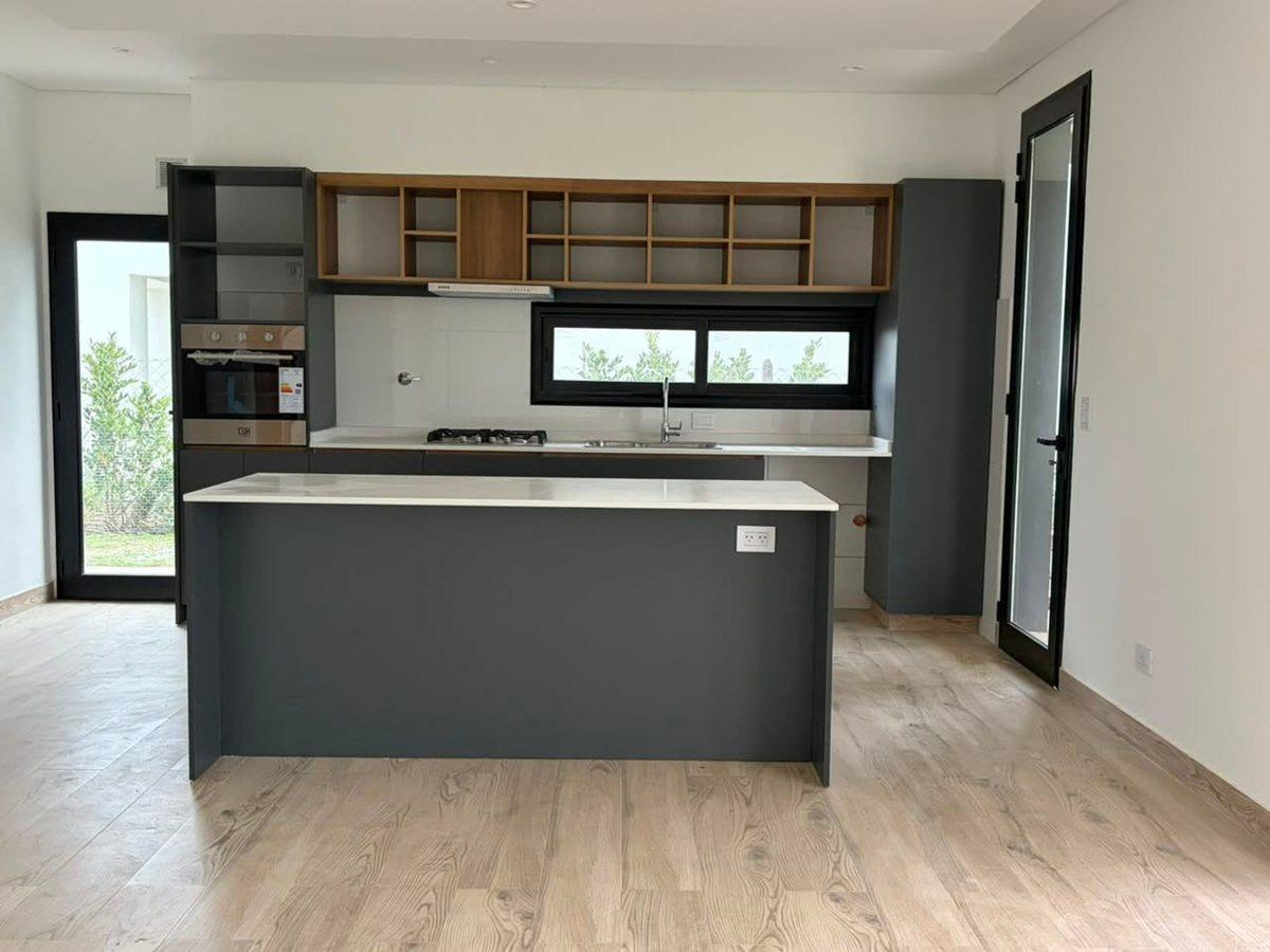 Foto de Moderna casa en El Cantón, con vista al Golf, imagen 2