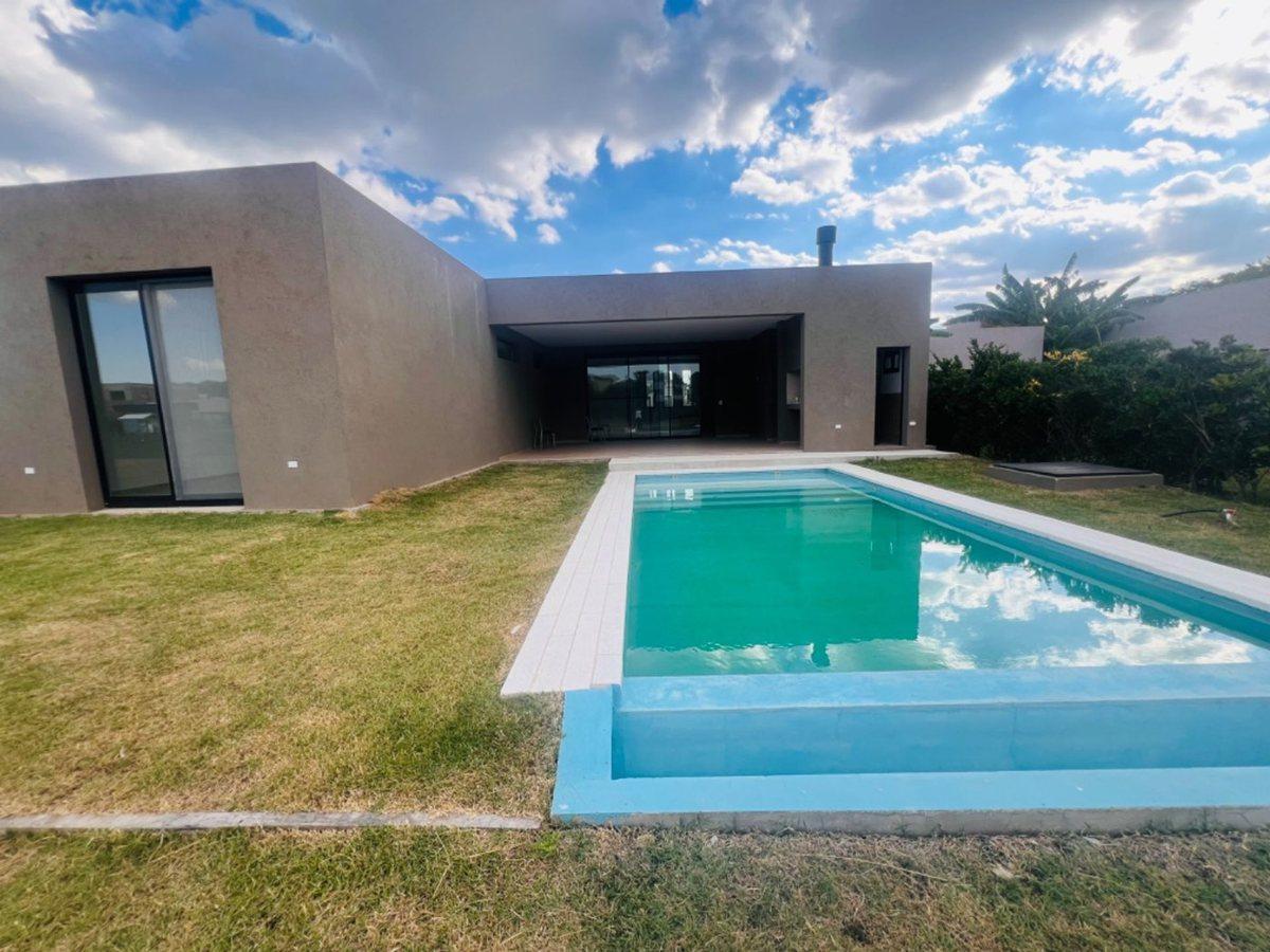Foto de VENTA CASA 5 AMBIENTES STA ELENA PILAR DEL ESTE, imagen 3