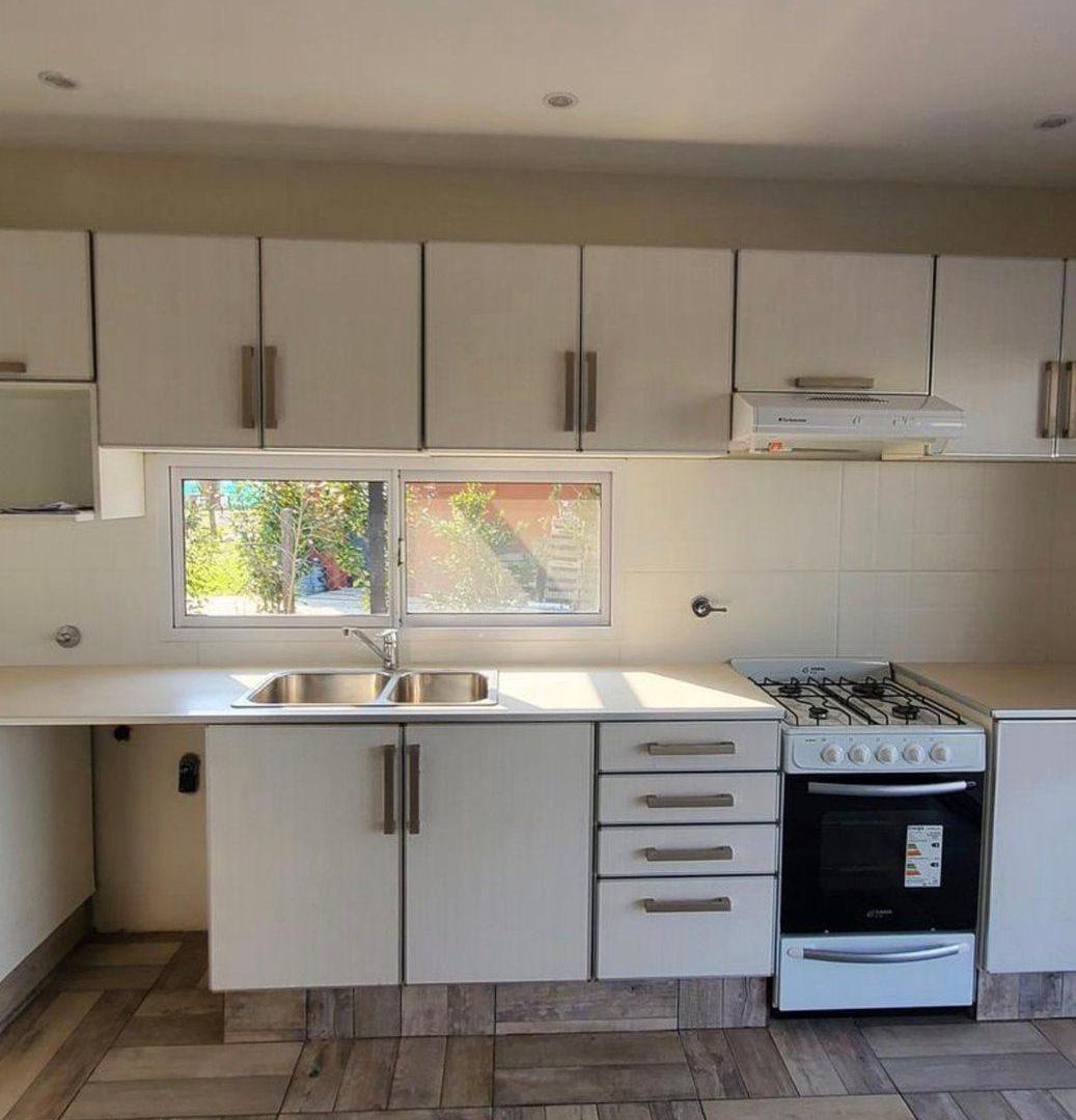 Foto de VENTA CASA 5 AMB DOBLE COCHERA PILAR DEL ESTE, imagen 2