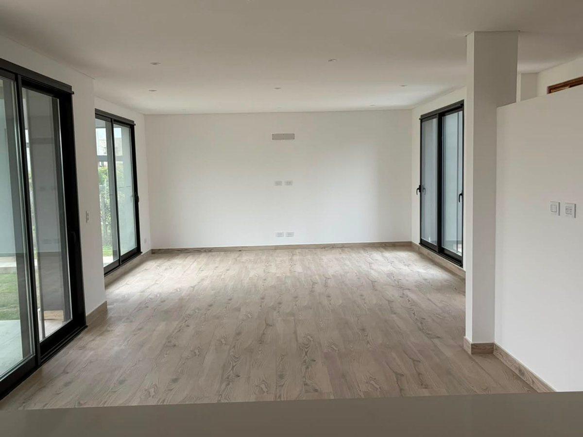 Foto de Moderna casa en El Cantón, con vista al Golf, imagen 3