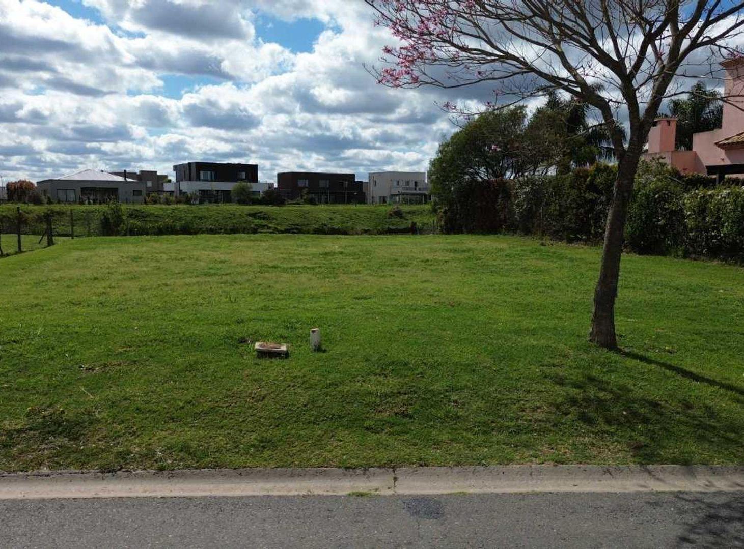 Foto de Lote Canton Golf, orientacion norte, costa lago, imagen 3