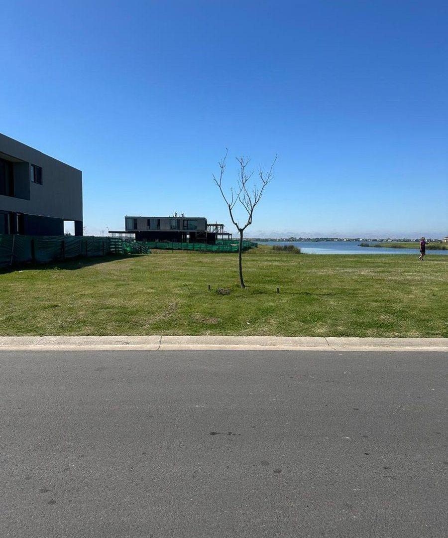 Foto de LOTE VENTA BARRIO AMARRAS PUERTOS AL LAGO CENTRAL, imagen 2