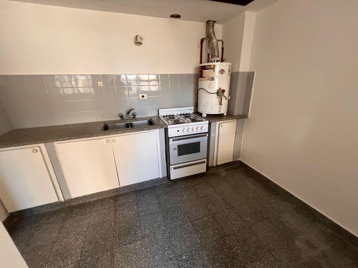 Foto de Departamento de 74 m² con 2 dormitorios en venta en La Plata, imagen 4