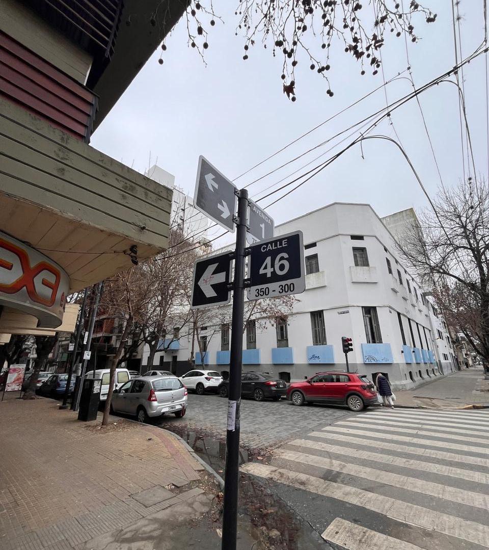 Foto de LOCAL COMERCIAL EN VENTA EN 1 Y 46 | ESQUINA ESTRATÉGICA EN LA PLATA, imagen 3
