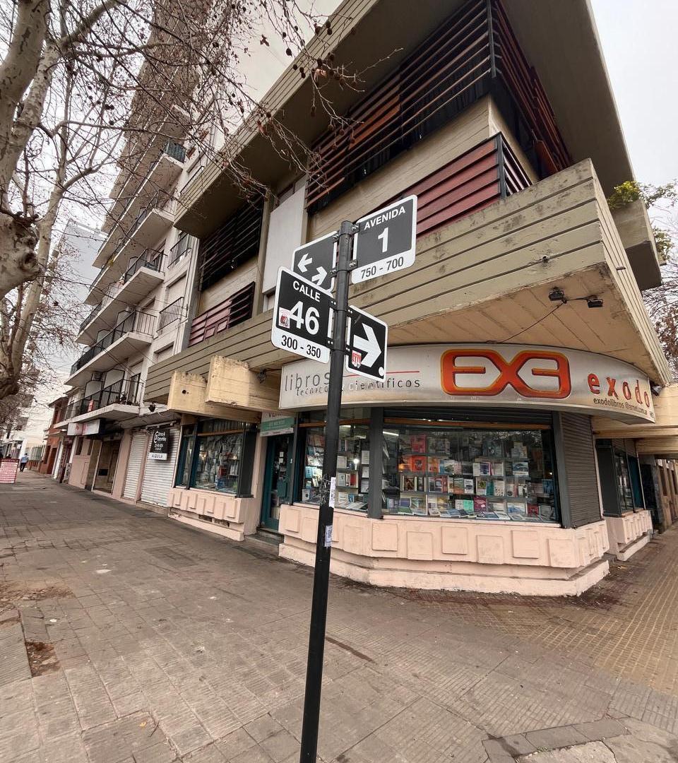 Foto de LOCAL COMERCIAL EN VENTA EN 1 Y 46 | ESQUINA ESTRATÉGICA EN LA PLATA, imagen 4