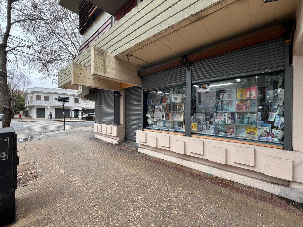 Foto de LOCAL COMERCIAL EN VENTA EN 1 Y 46 | ESQUINA ESTRATÉGICA EN LA PLATA, imagen 5