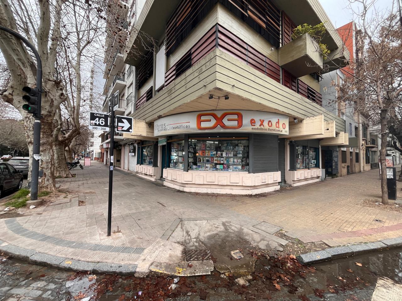Foto de LOCAL COMERCIAL EN VENTA EN 1 Y 46 | ESQUINA ESTRATÉGICA EN LA PLATA, imagen 1