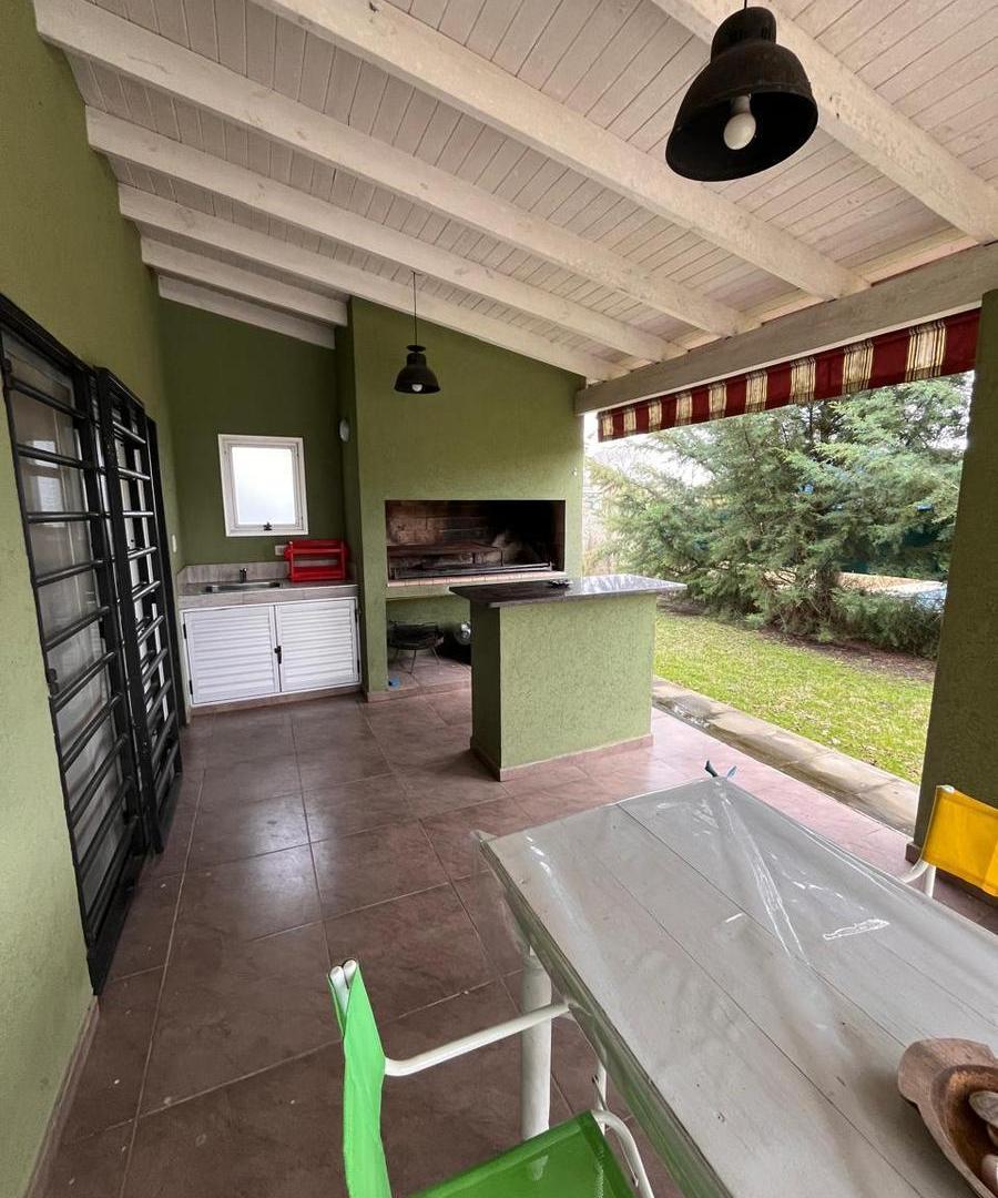 CASA EN VENTA EN LOMAS ALTAS | 800 M², PILETA Y EXCELENTE CALIDAD CONSTRUCTIVA